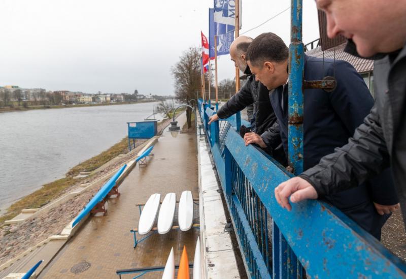 Михаил Ведерников вручил 18 новых лодок гребцам школы олимпийского резерва «Ника»